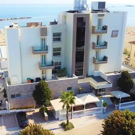 מלון Caesar Paladium 3*