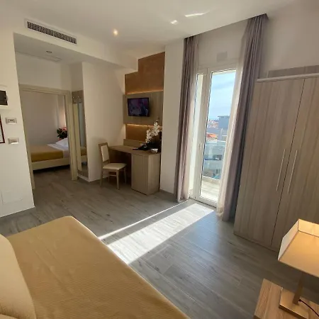 מלון Caesar Paladium 3*