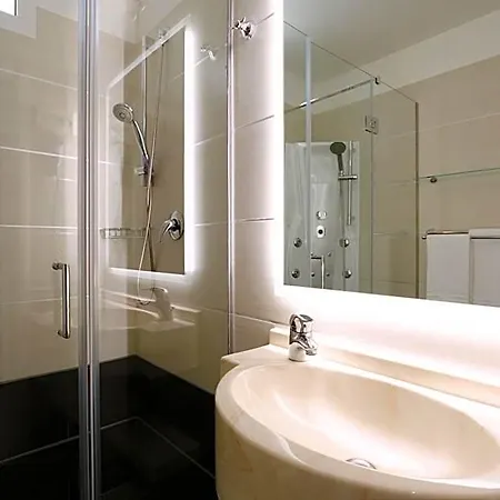 Caesar Paladium Hotel 3*