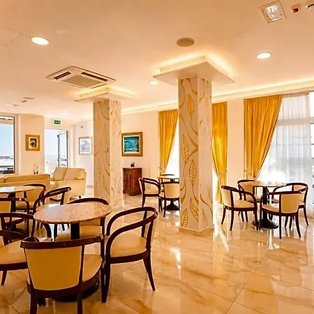 Caesar Paladium מלון 3*