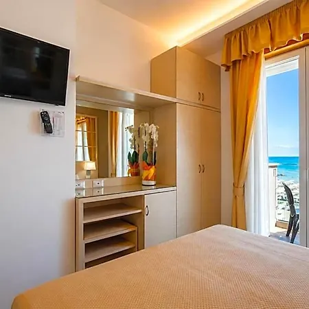 Caesar Paladium מלון 3*